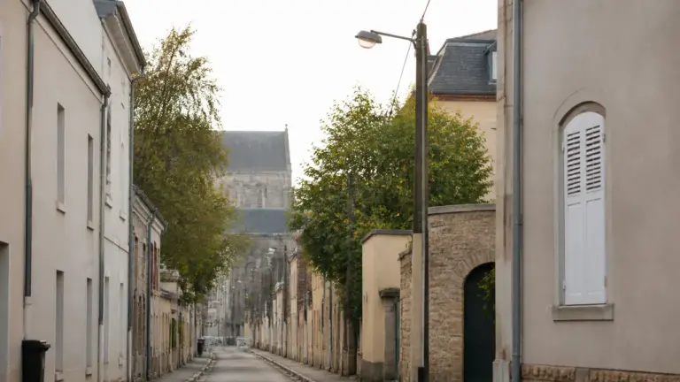 Rue résidentielle du quartier de la Madeleine au Mans